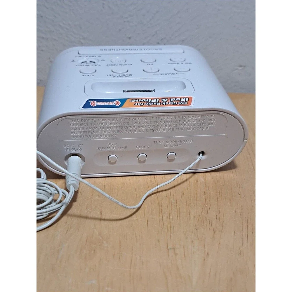 Sony ICF-C05IP white iPhone/iPod Clock Radio Speaker Dock with AC Adapter